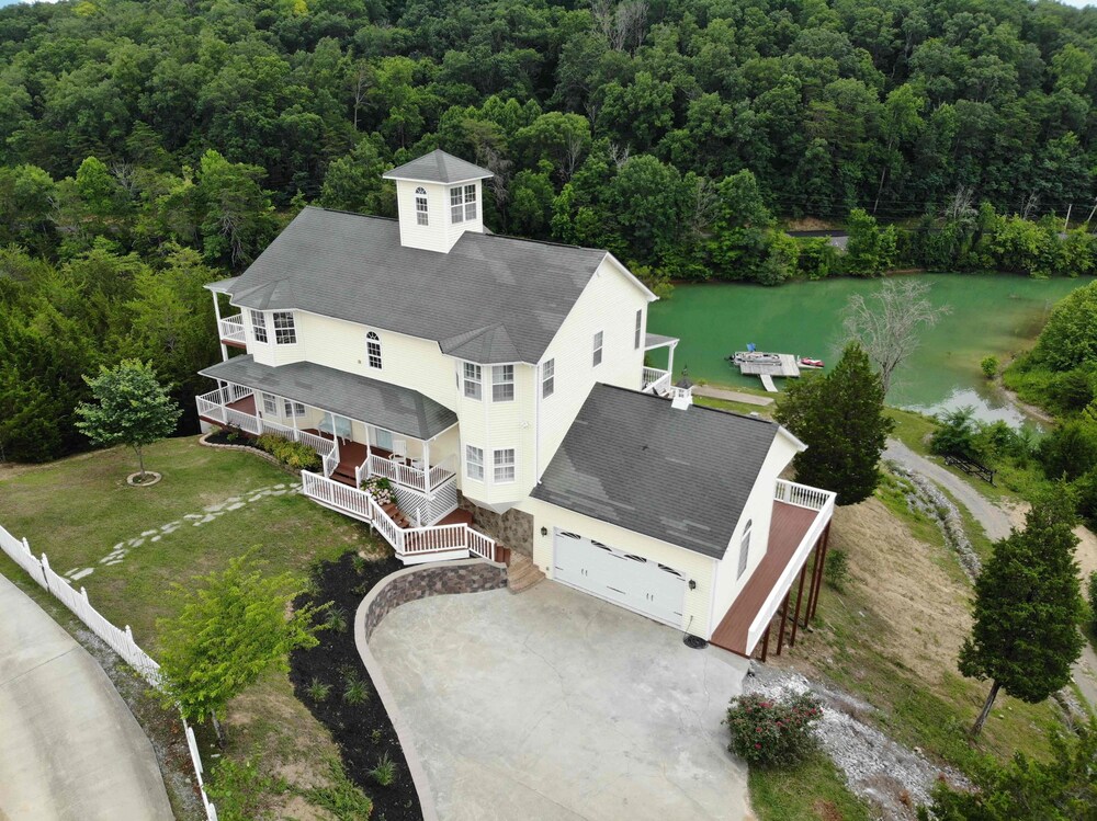 Douglas Lake Waterfront Estate