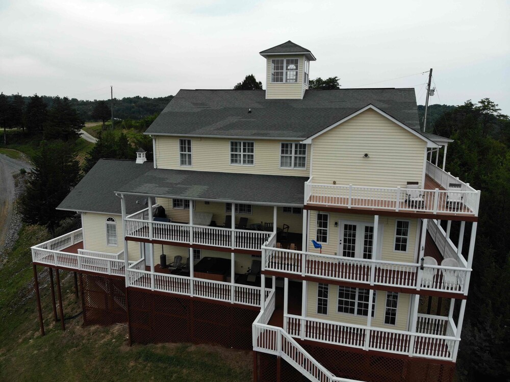 Douglas Lake Waterfront Estate