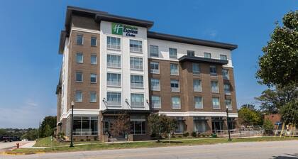 Holiday Inn Express & Suites Columbia Downtown - The Vista, an IHG Hotel