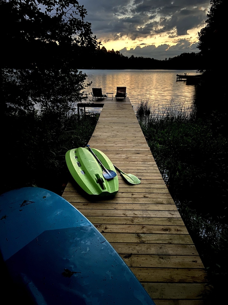 Open and Airy New Modern Farmhouse on Lake Sheila