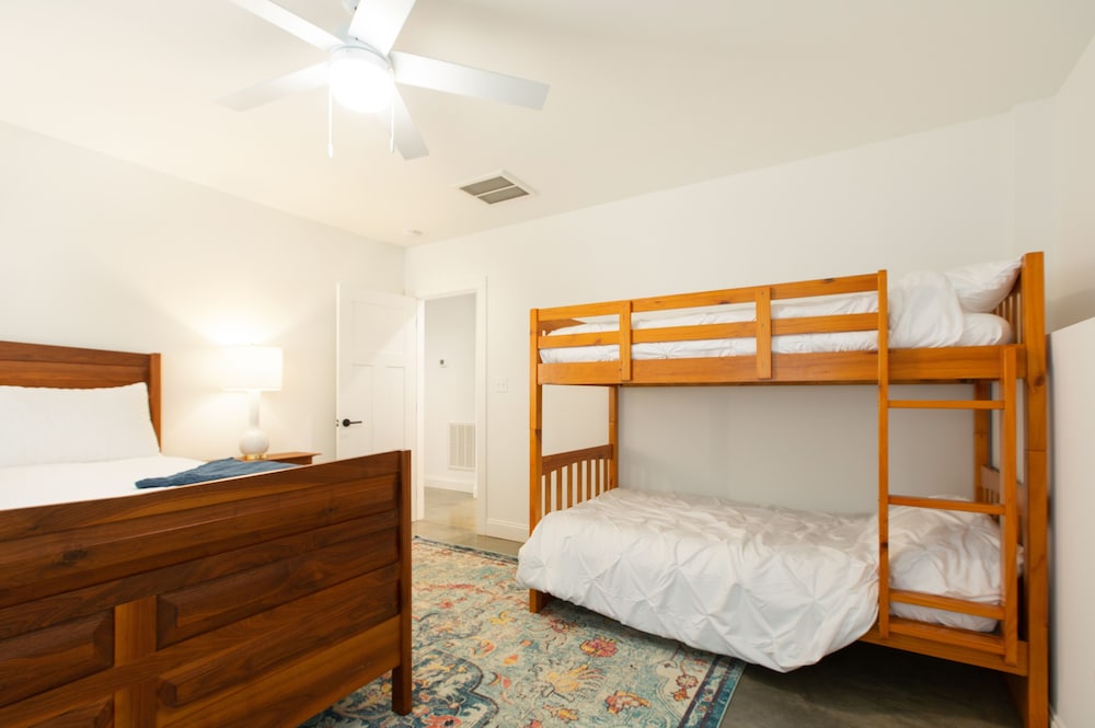 Open and Airy New Modern Farmhouse on Lake Sheila