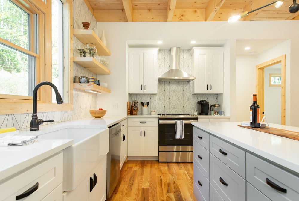 Open and Airy New Modern Farmhouse on Lake Sheila