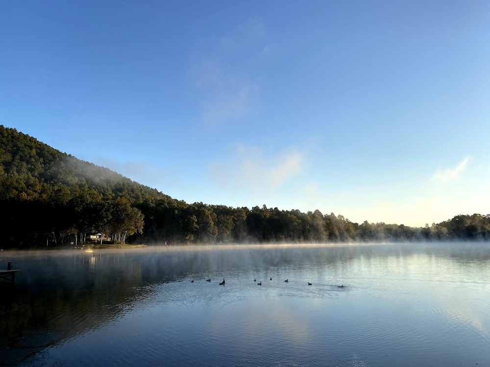 Open and Airy New Modern Farmhouse on Lake Sheila