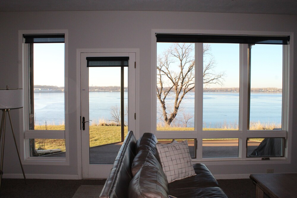 Familyfriendly Lakefront East Lake Okoboji Condo Bridges Bay Resort