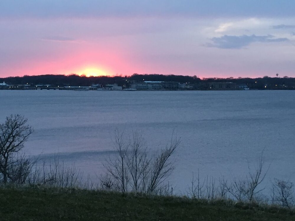 Familyfriendly Lakefront East Lake Okoboji Condo Bridges Bay Resort