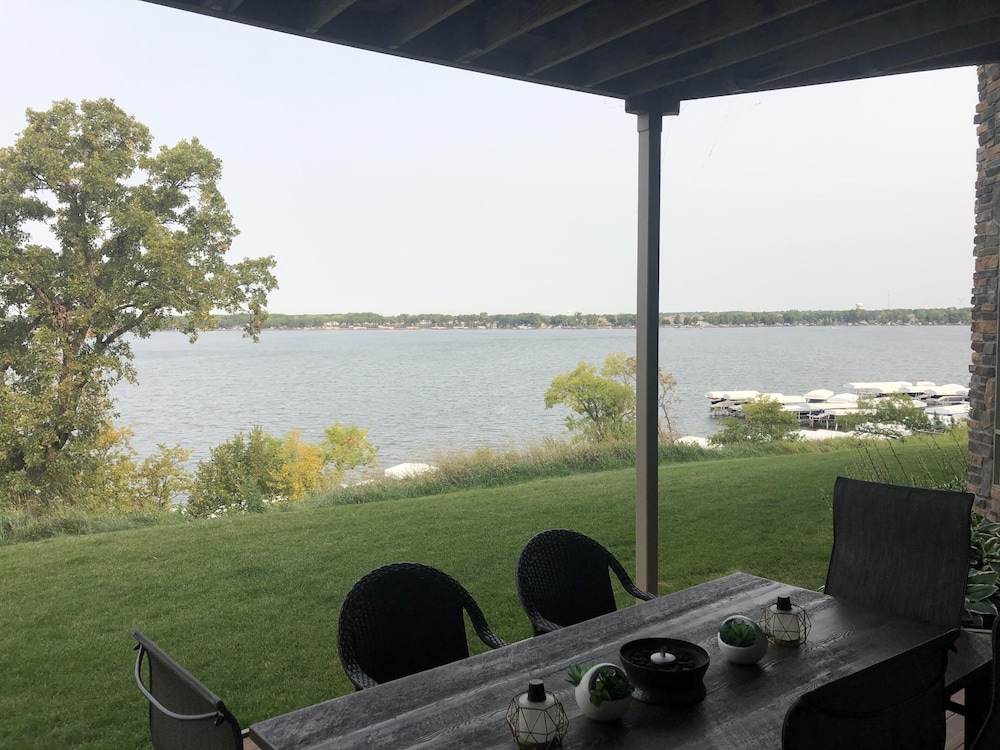 Familyfriendly Lakefront East Lake Okoboji Condo Bridges Bay Resort