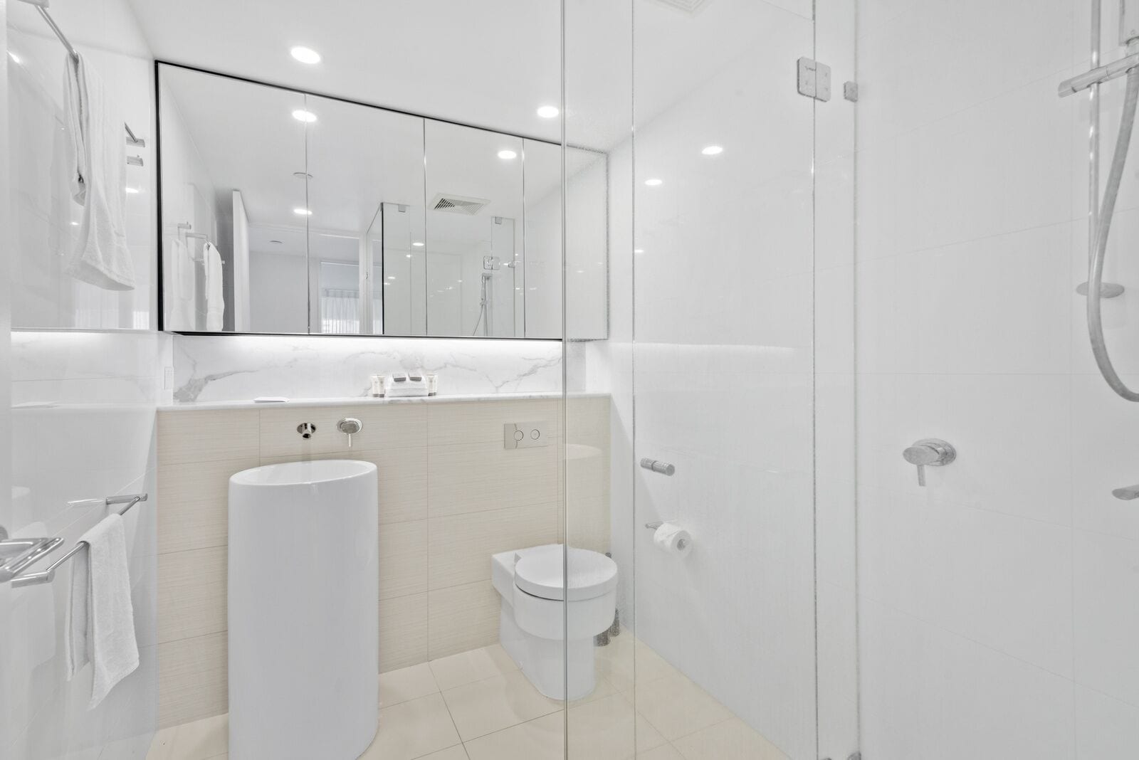 Newly Furnished 4 Bedroom Apartment - Oracle Tower 1