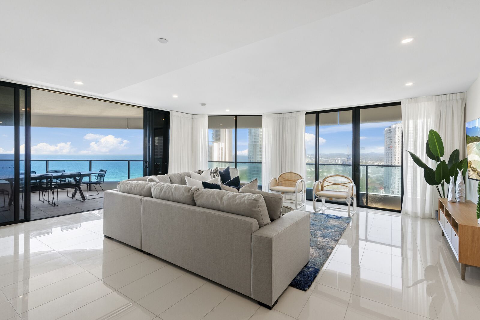 Newly Furnished 4 Bedroom Apartment - Oracle Tower 1