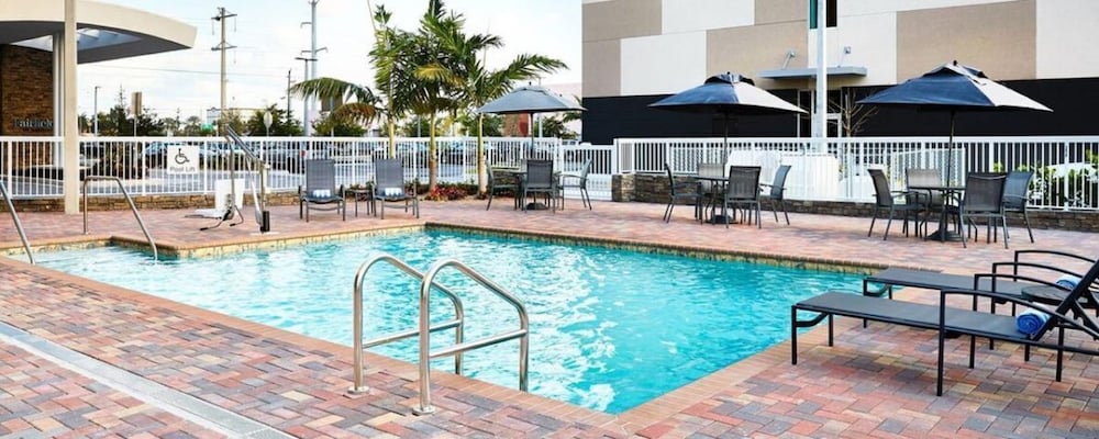 Groups Vacay! Two Units for 8 Guests! Free Shuttle, Pool, Close to Attractions