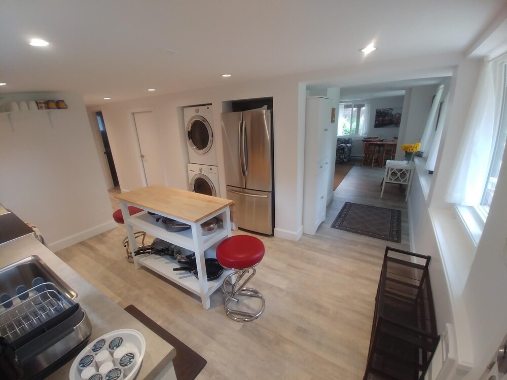 Dominion Brook Park Vacation Rental Beautiful suite with garden