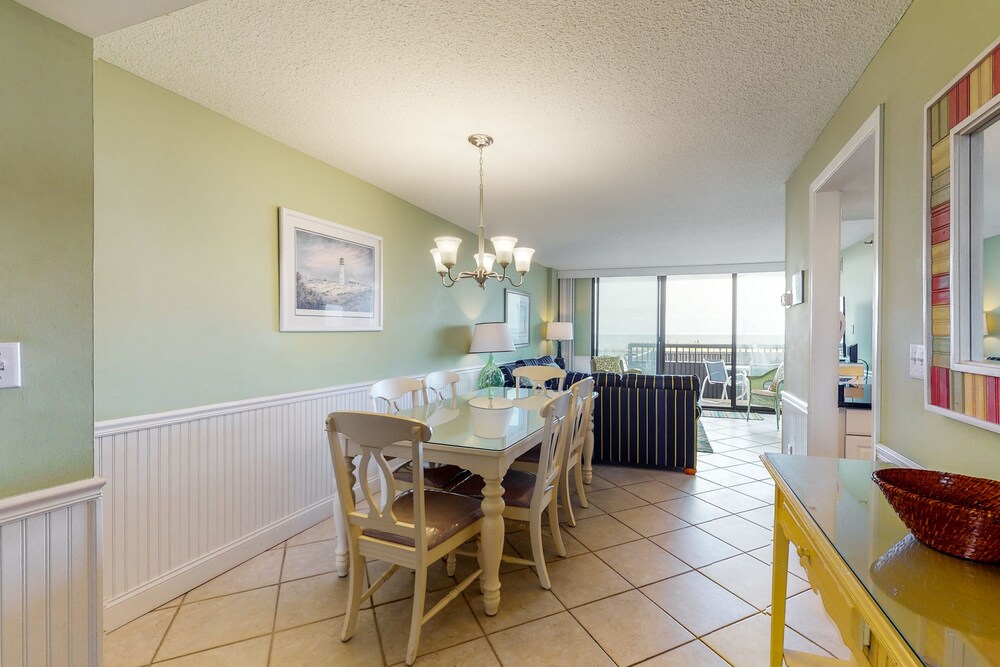 Sea Colony Ocean 1st floor condo w/ elevator, pool, and free WiFi