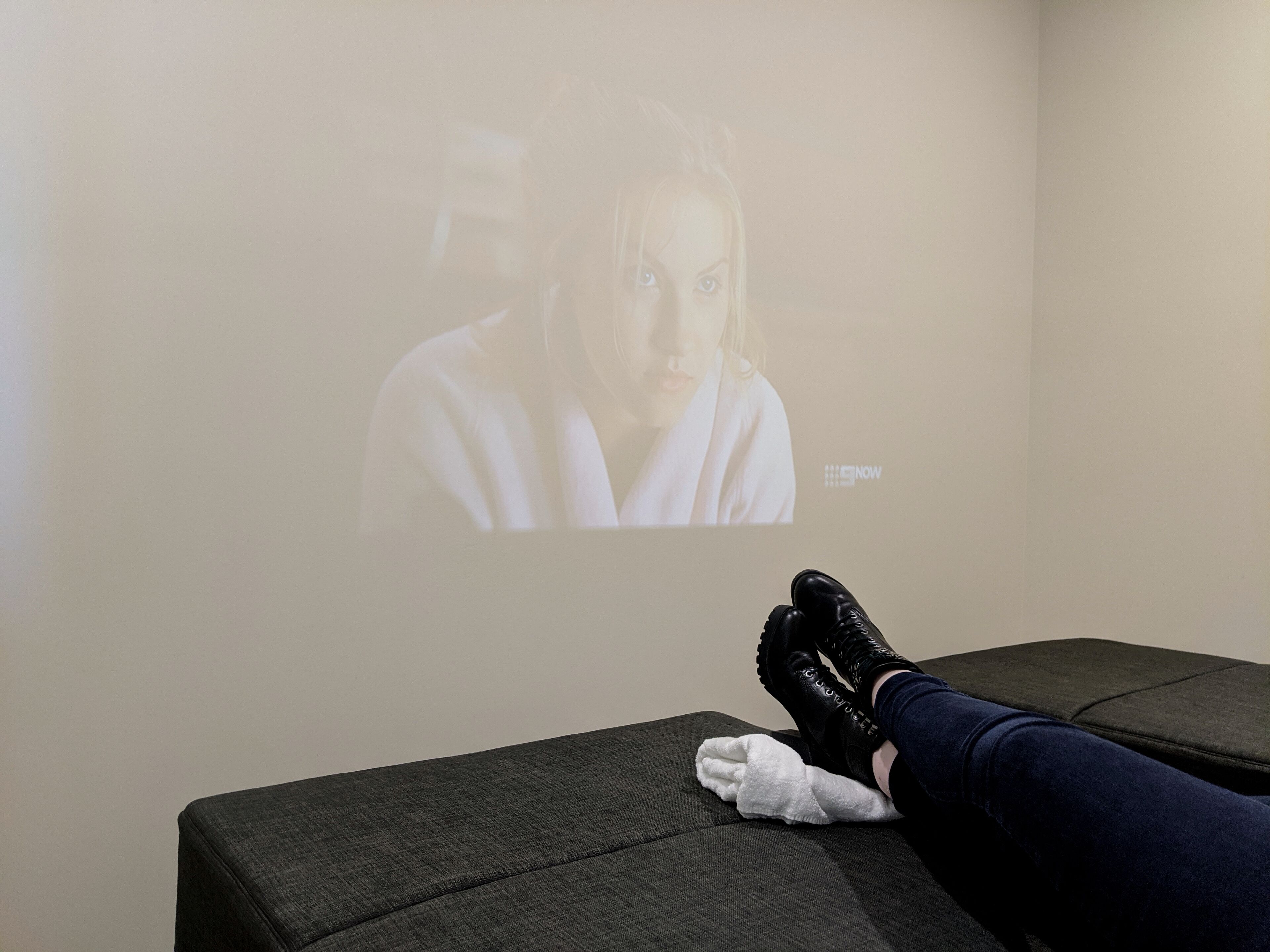 Stylish 2bedroom top Level Apartment