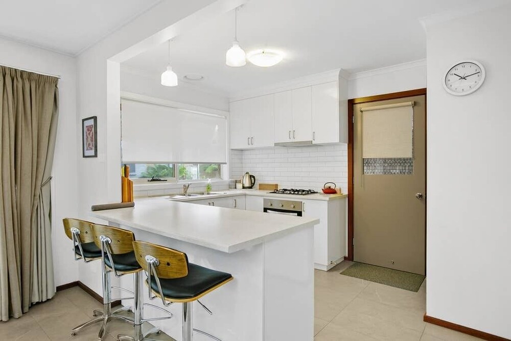 Cosy Cottage 2BR Apartment with Private Outdoor Areas Deals & Reviews