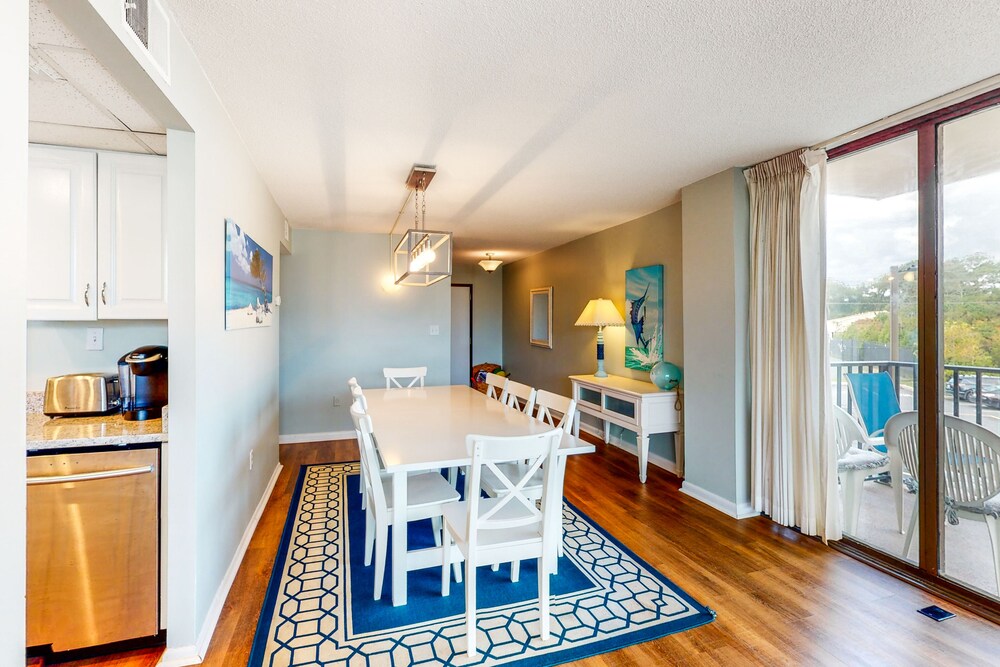 Sea Colony oceanfront 1st floor condo w/ elevator and shared pool