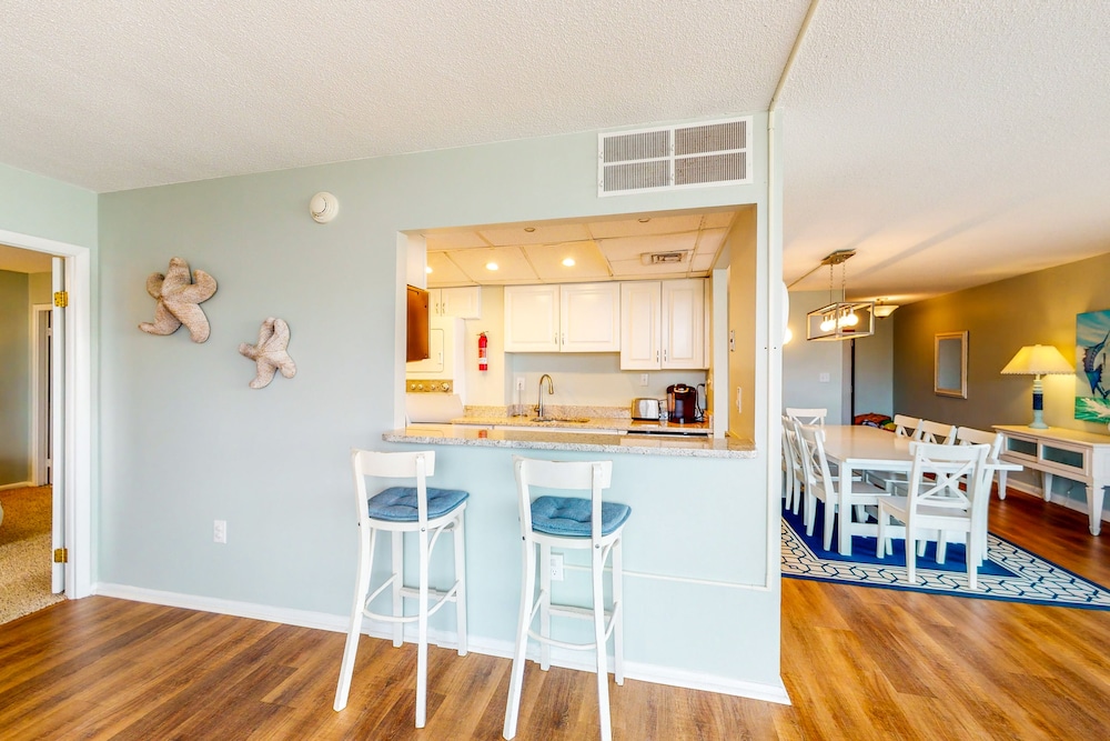 Sea Colony oceanfront 1st floor condo w/ elevator and shared pool in