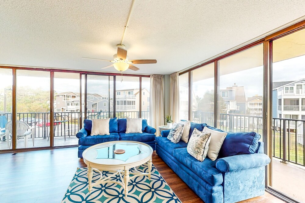 Sea Colony oceanfront 1st floor condo w/ elevator and shared pool in