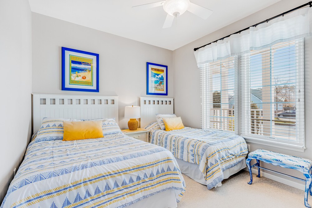 Bear Trap Dunes 1st floor condo w/ tennis court, lakefront, and golf on