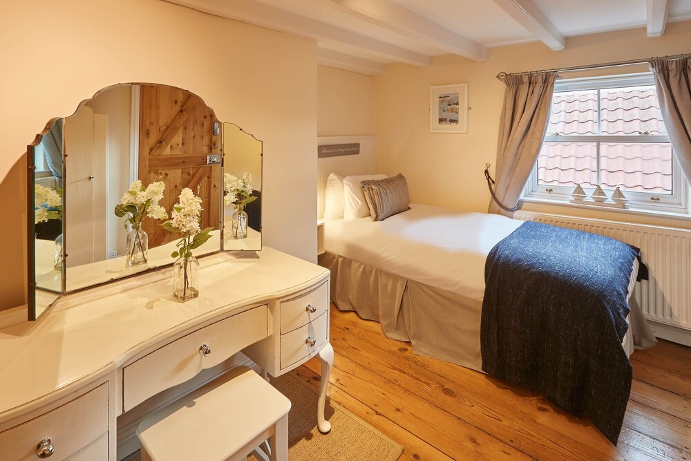 Sanders House, Whitby Room Prices & Reviews Travelocity
