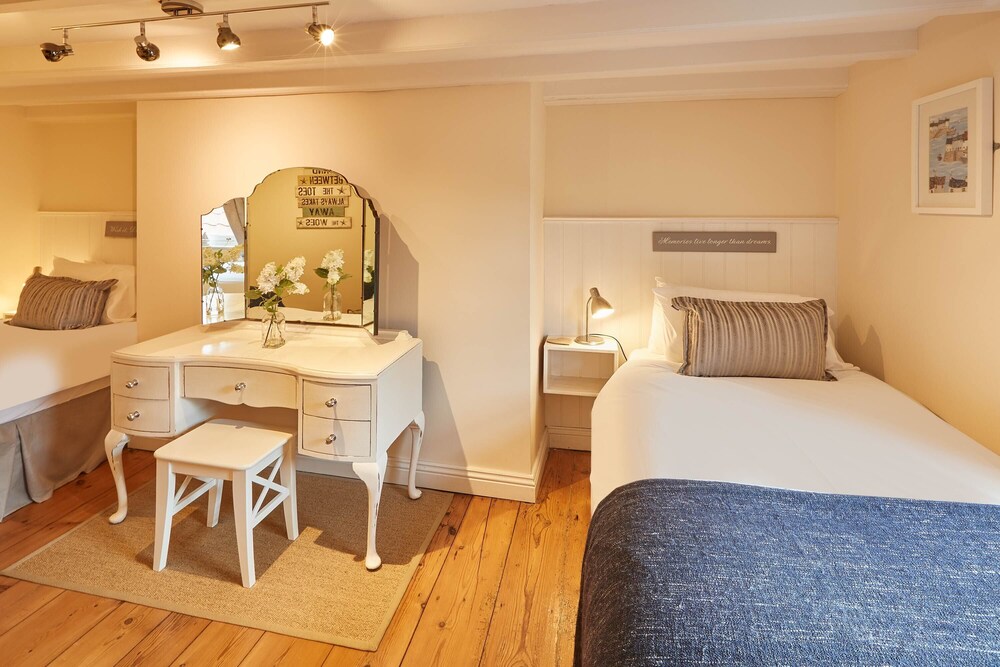 Sanders House, Whitby Room Prices & Reviews Travelocity