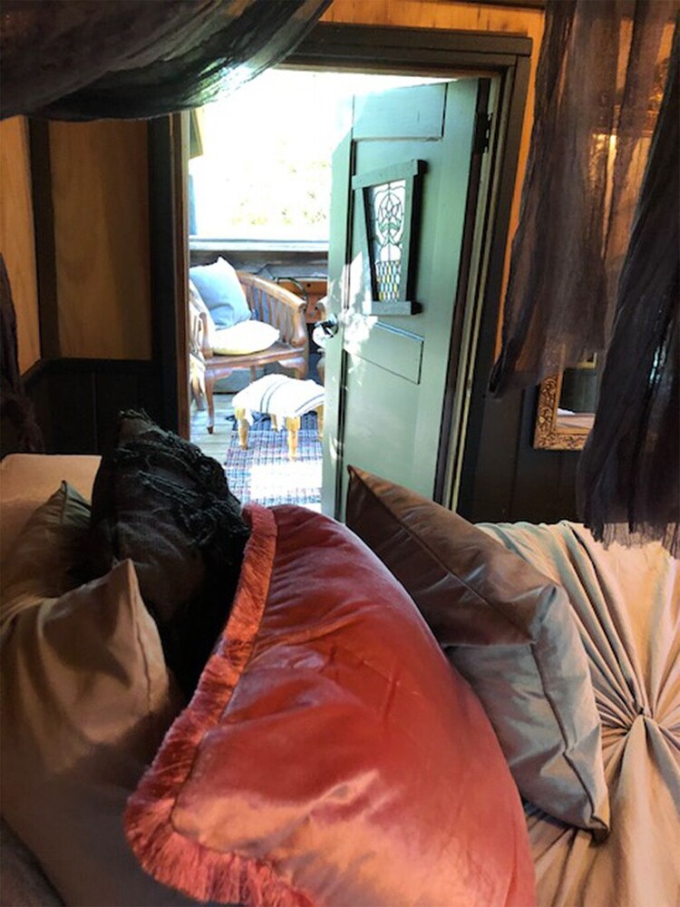 Farm Treehouse; GLAMPING IN THE WINE COUNTRY! 501c3 in Temecula Best