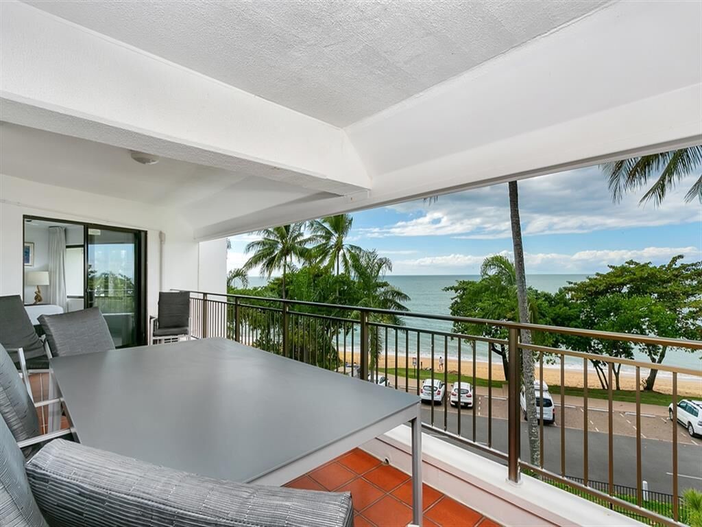 Superior Seaview 2 Bedroom With Return Airport Transfers