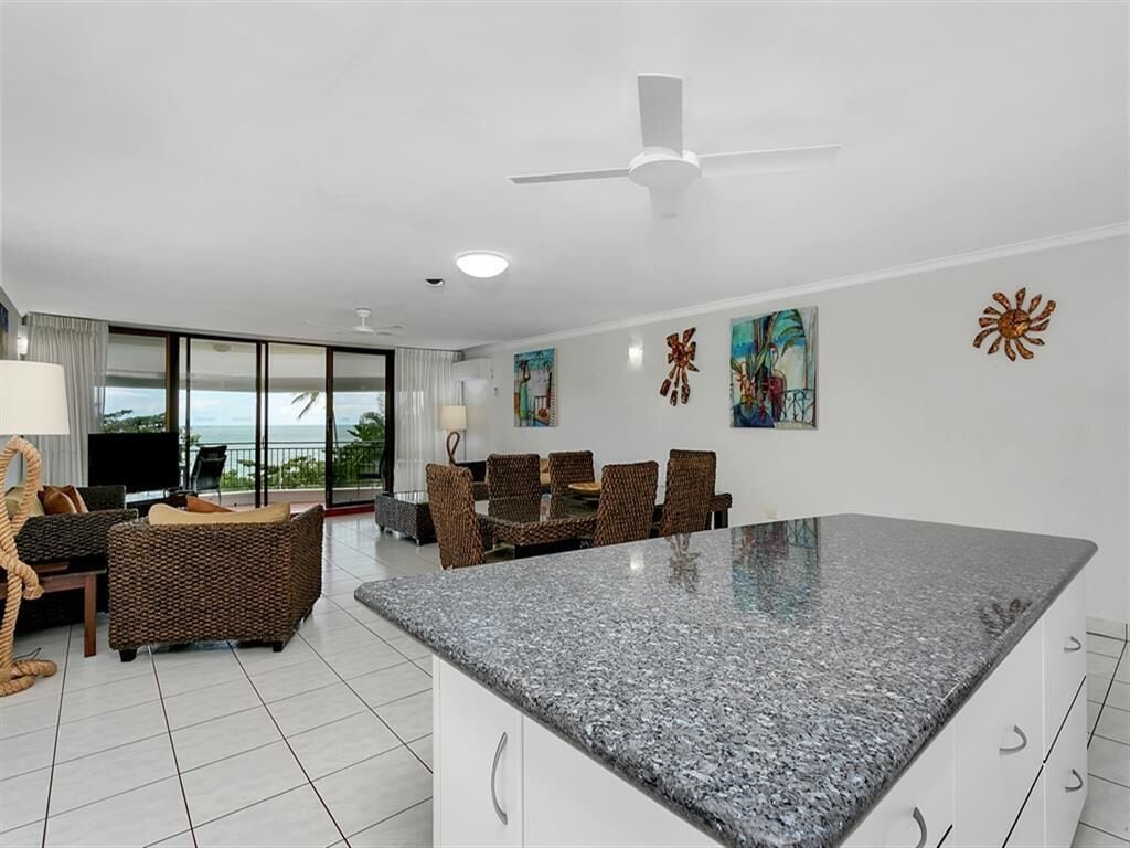 Superior Seaview 2 Bedroom With Return Airport Transfers