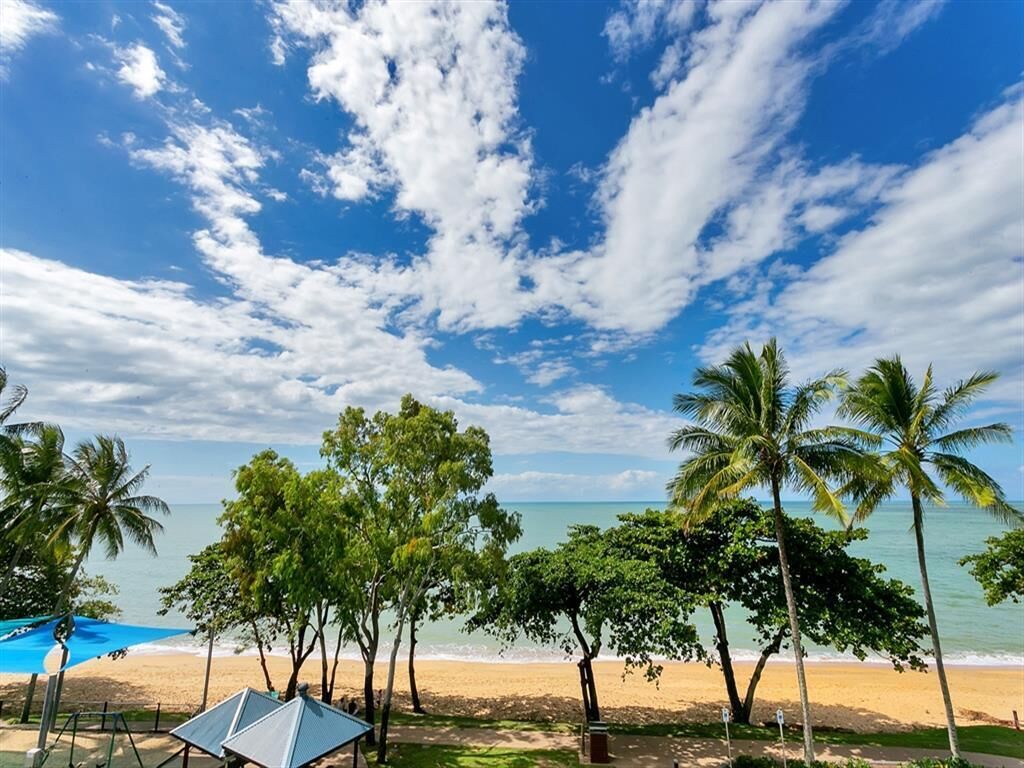 Superior Seaview 2 Bedroom With Return Airport Transfers