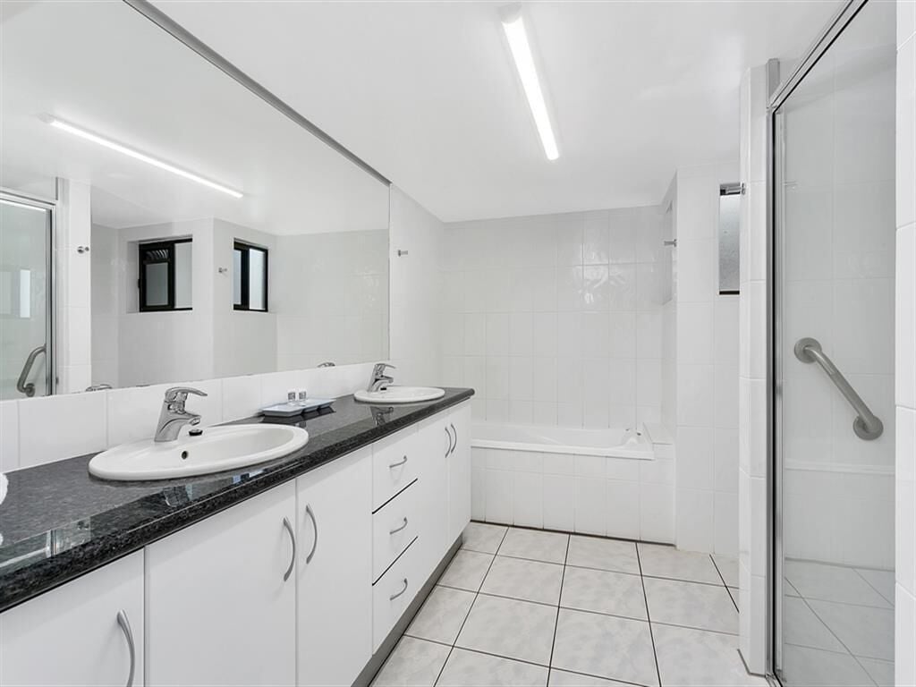 Superior Seaview 2 Bedroom With Return Airport Transfers