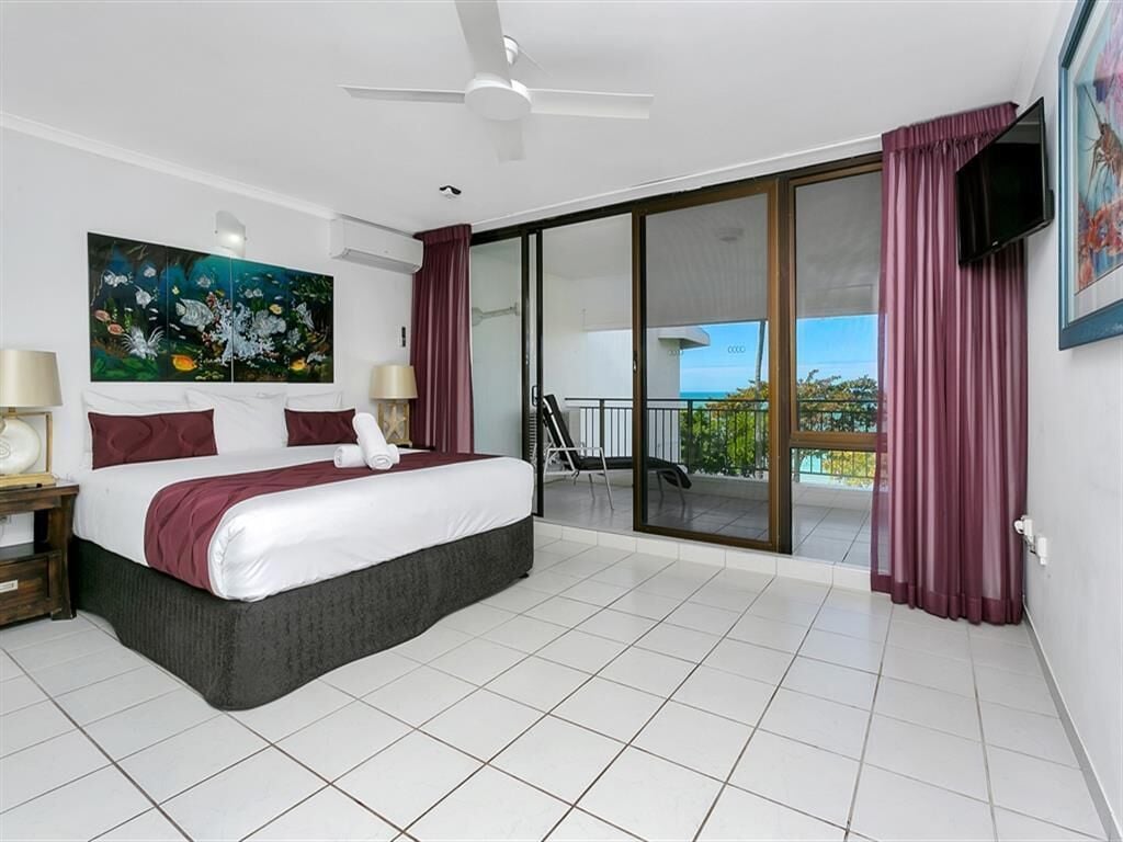 Superior Seaview 2 Bedroom With Return Airport Transfers