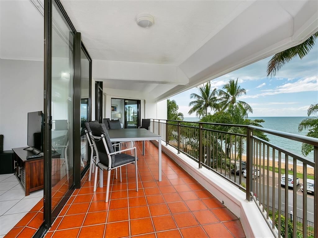 Superior Seaview 2 Bedroom With Return Airport Transfers
