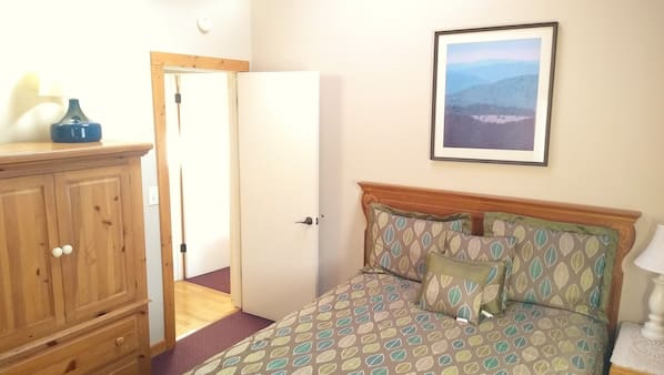 3 bedrooms, WiFi, bed sheets, wheelchair access