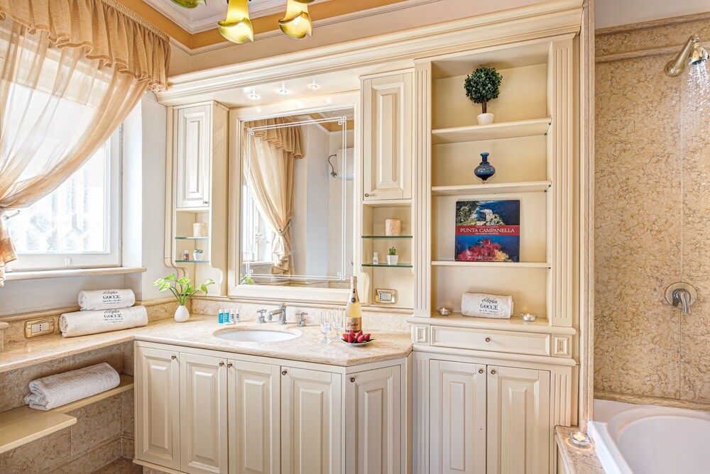 Sailing Home Sorrento