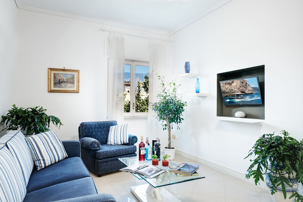 Sailing Home Sorrento