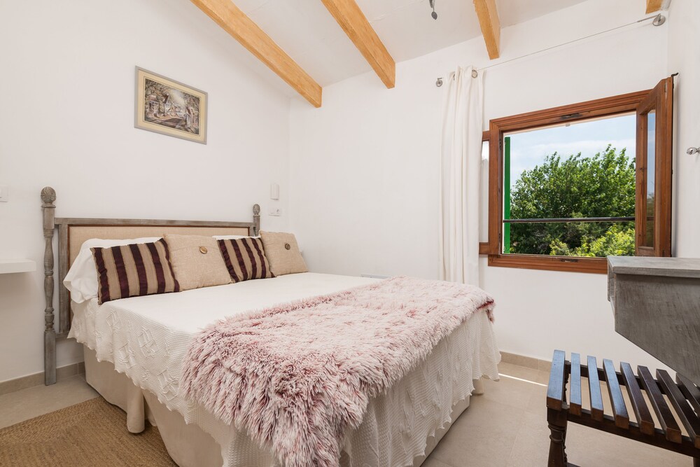 Black and white Cat Villa Pollensa Vrbo