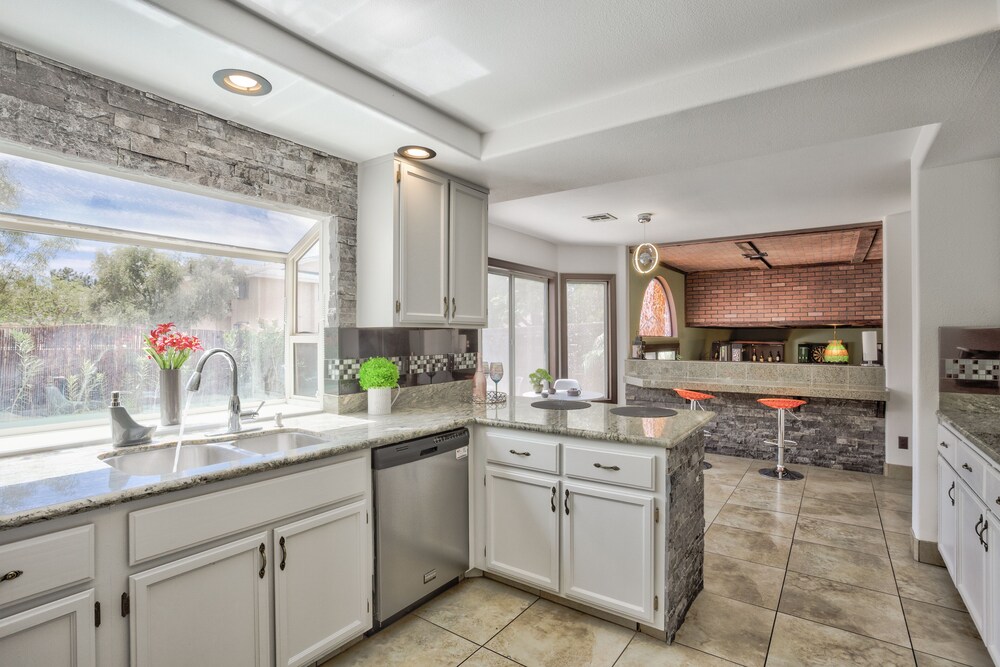 Extraordinary Private Pool/Spa Villa w/man cave