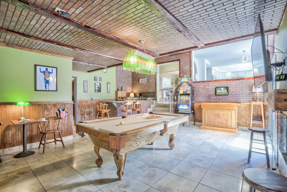 Extraordinary Private Pool/Spa Villa w/man cave