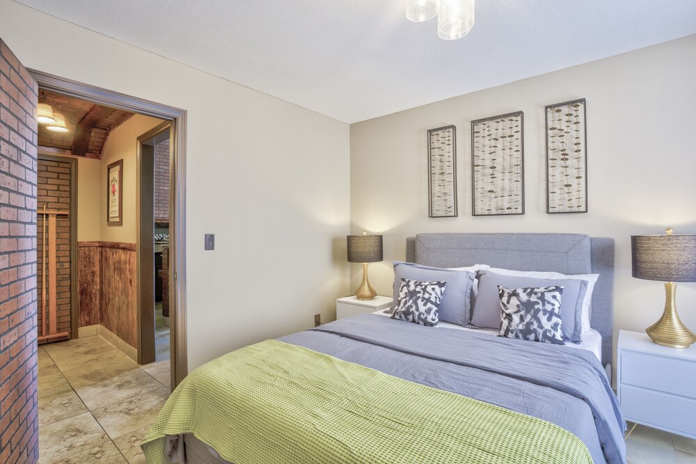 Extraordinary Private Pool/Spa Villa w/man cave