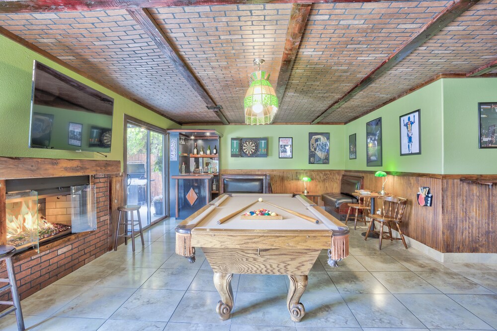 Extraordinary Private Pool/Spa Villa w/man cave