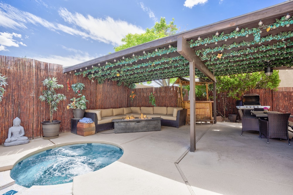 Extraordinary Private Pool/Spa Villa w/man cave