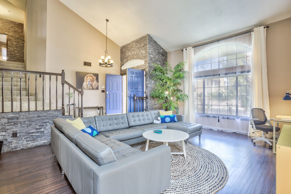 Extraordinary Private Pool/Spa Villa w/man cave