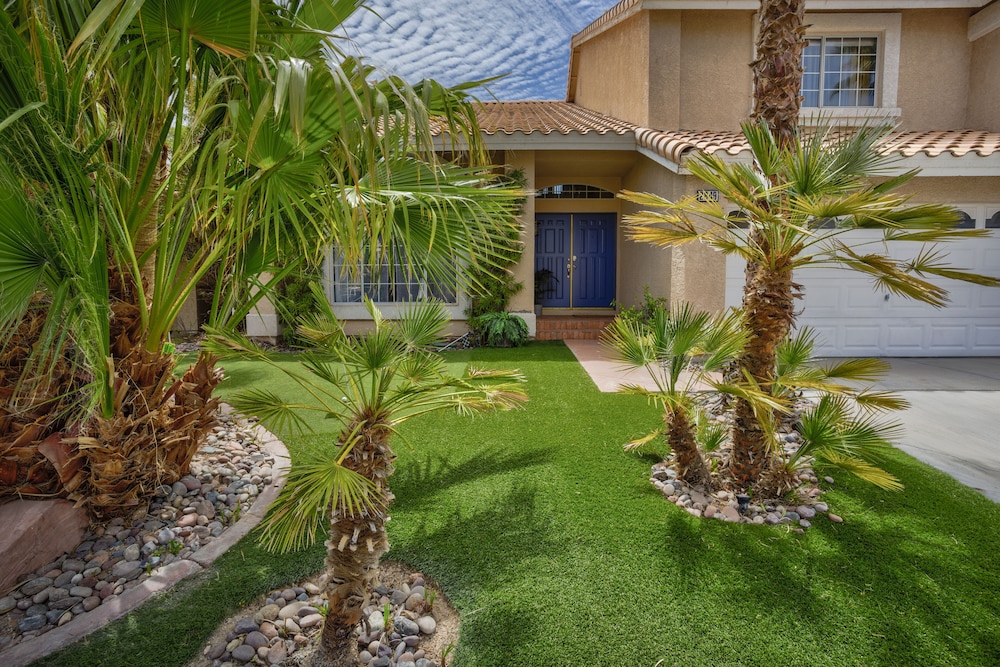 Extraordinary Private Pool/Spa Villa w/man cave