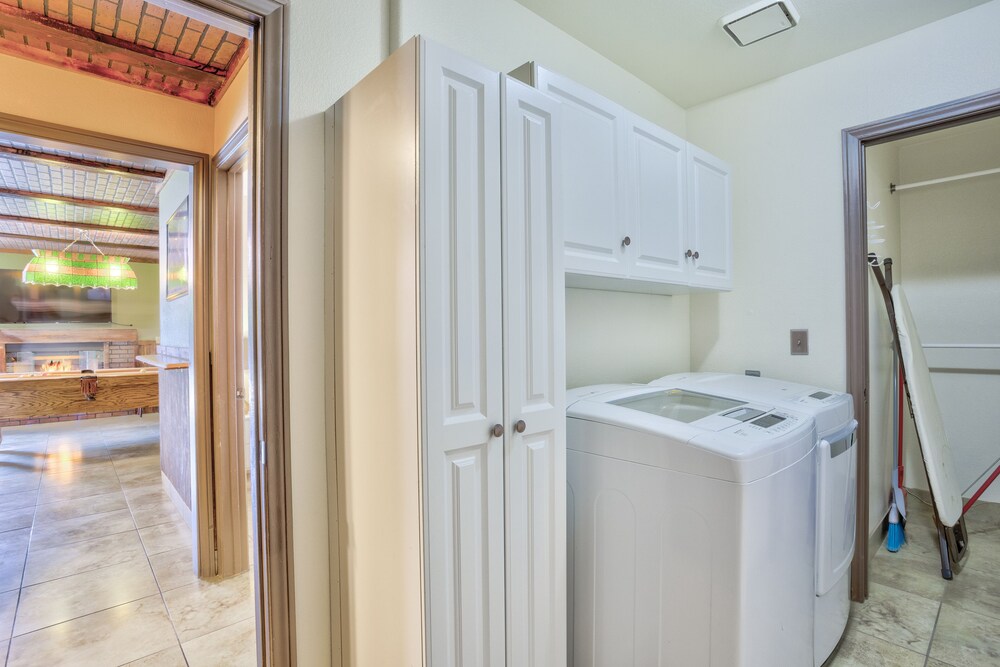 Extraordinary Private Pool/Spa Villa w/man cave