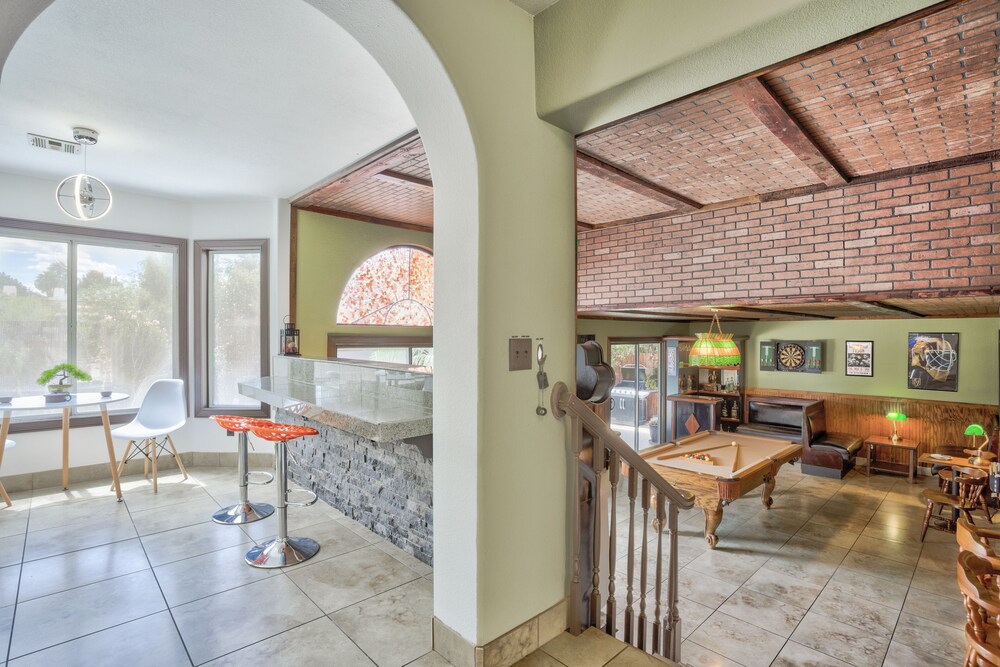 Extraordinary Private Pool/Spa Villa w/man cave