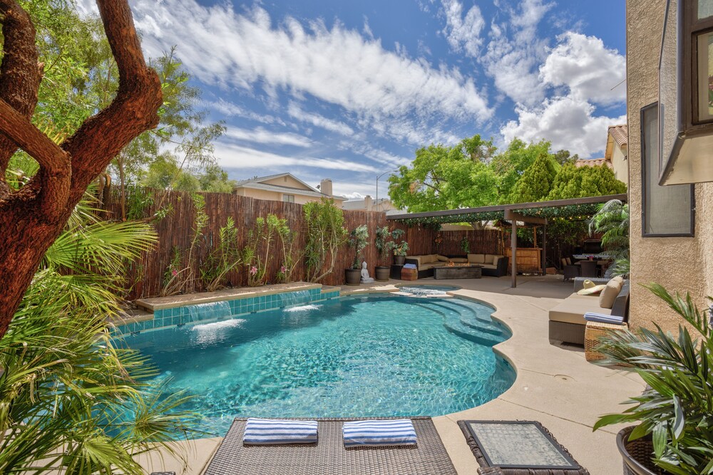 Extraordinary Private Pool/Spa Villa w/man cave