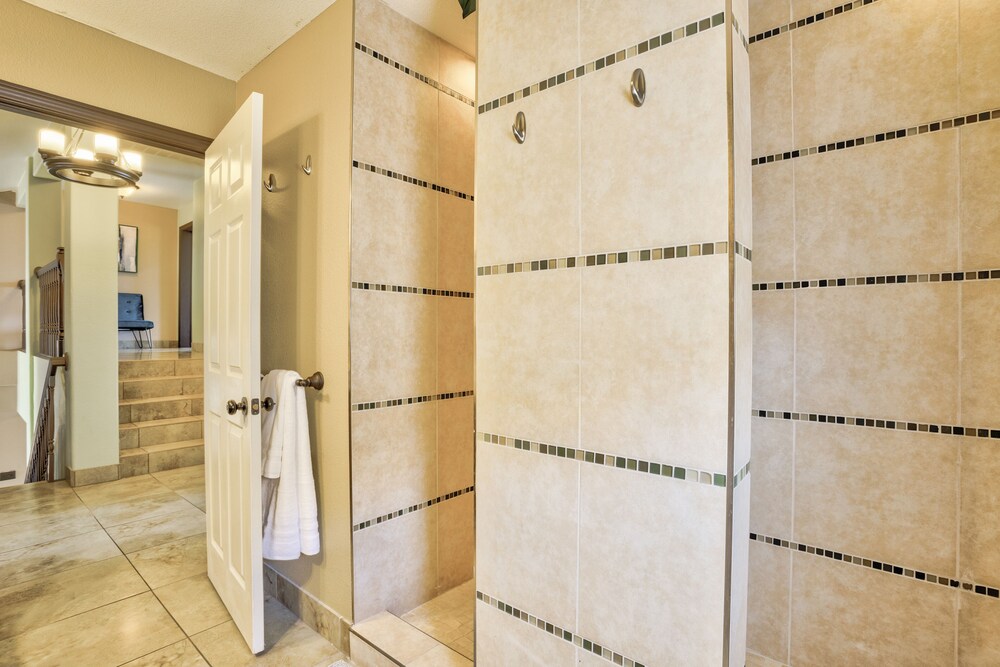 Extraordinary Private Pool/Spa Villa w/man cave