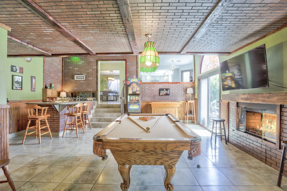 Extraordinary Private Pool/Spa Villa w/man cave