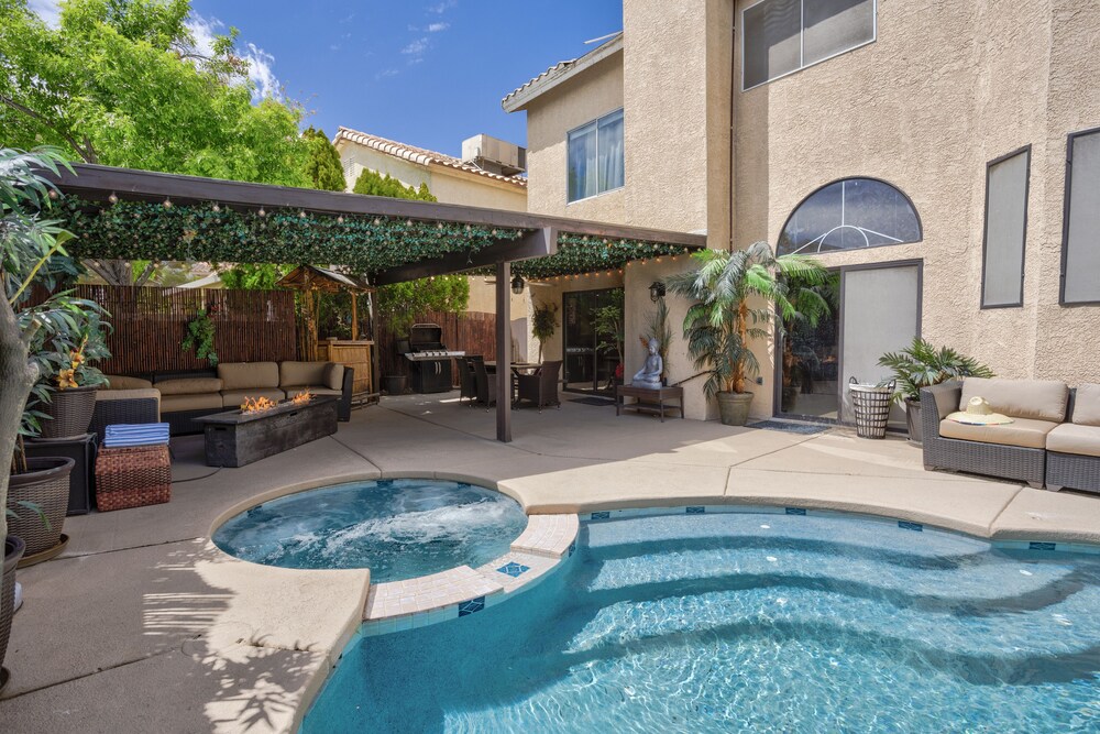 Extraordinary Private Pool/Spa Villa w/man cave