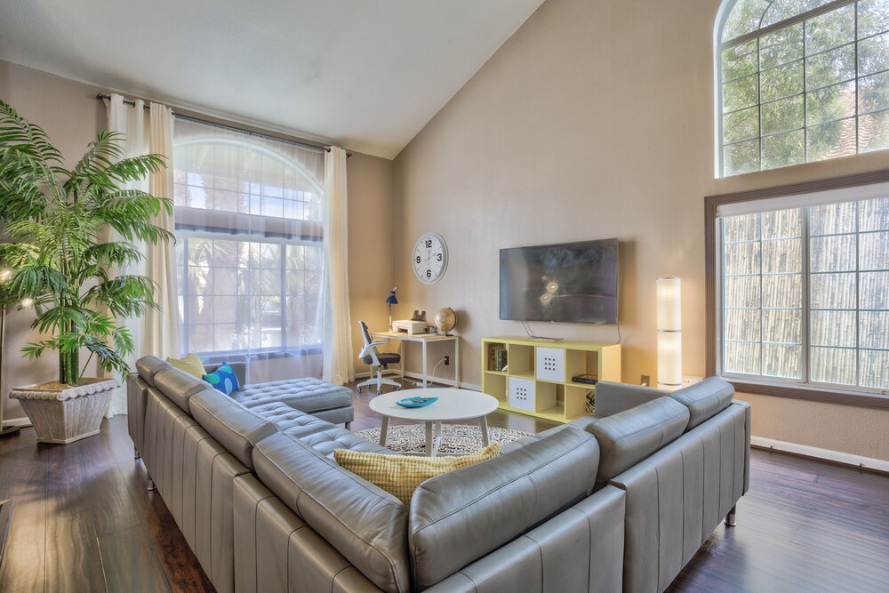 Extraordinary Private Pool/Spa Villa w/man cave