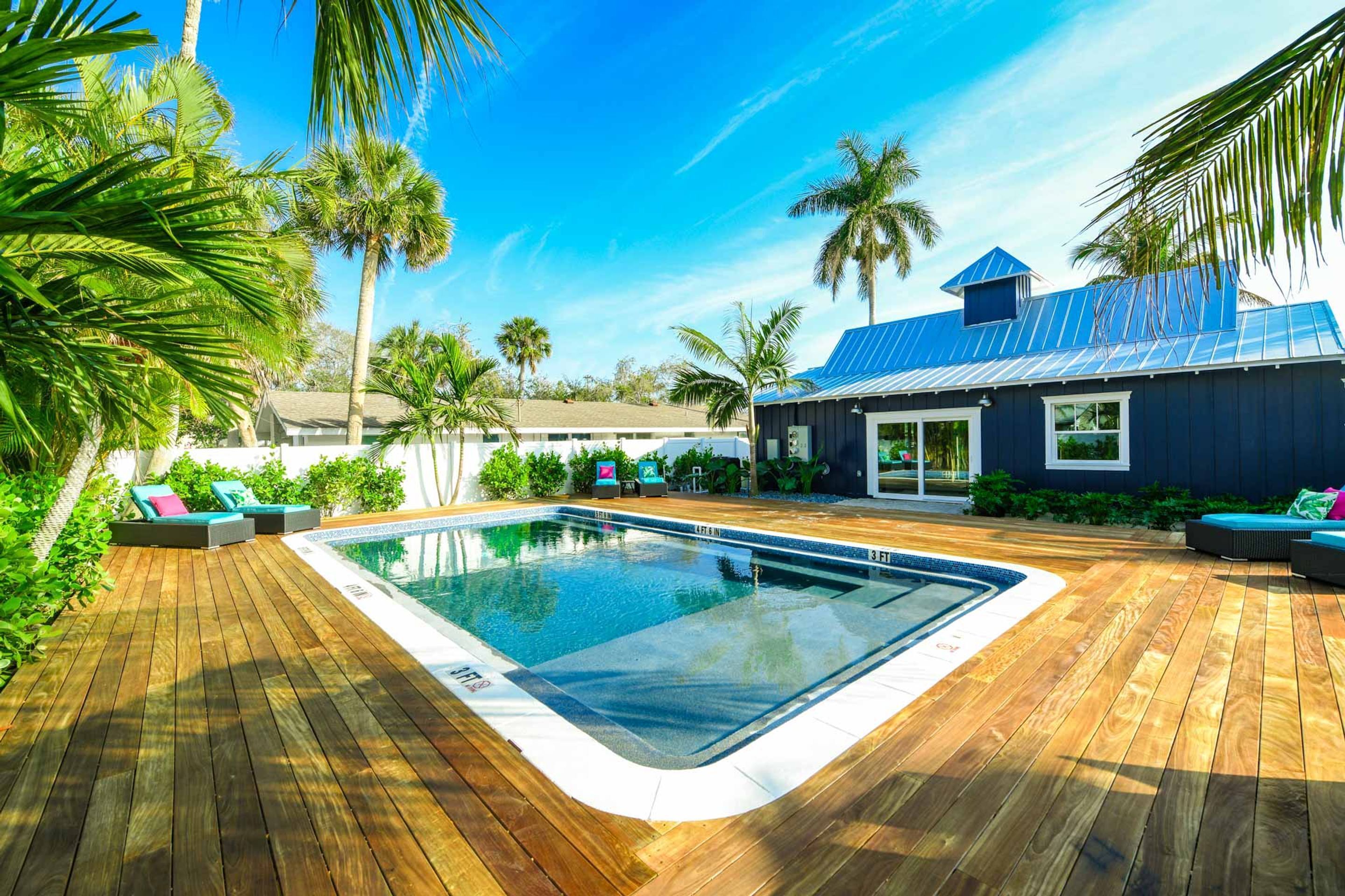 Islands West Resort Villas by AMI Locals in Sarasota, United States