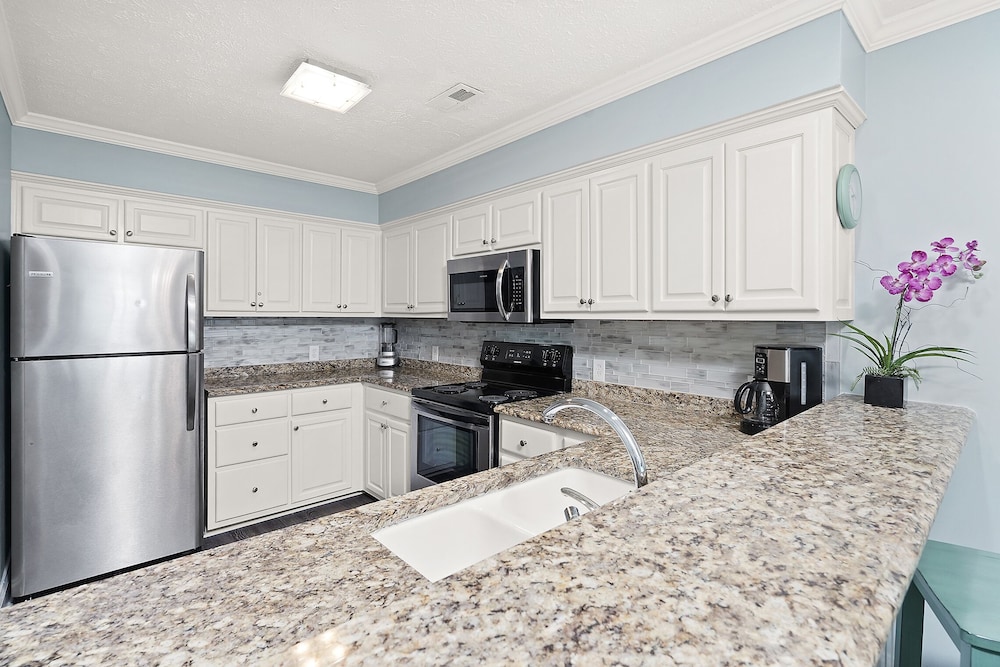 **ALL-INCLUSIVE RATES** Oceanfront Two Bedrooms